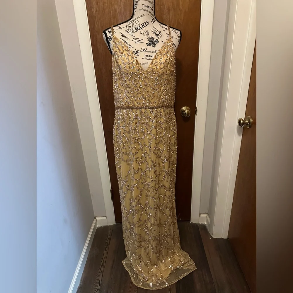Mac Duggal Sleeveless V-Neck Embellished Beaded Gold Nude Column Gown Size 16 - Picture 2 of 10